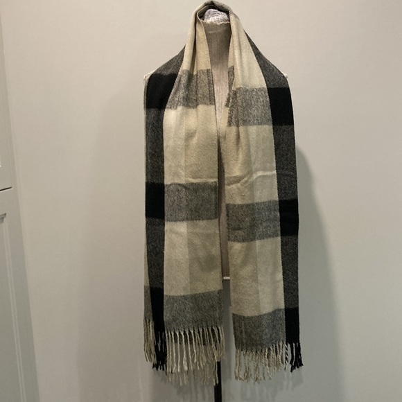 Black and Tan Super Soft Plaid Scarf 28 x 70 - Picture 2 of 9